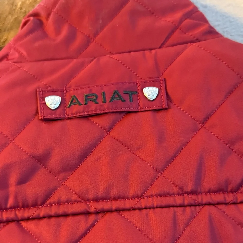 Ariat Women's Quilted Red Vest - Picture 6 of 7